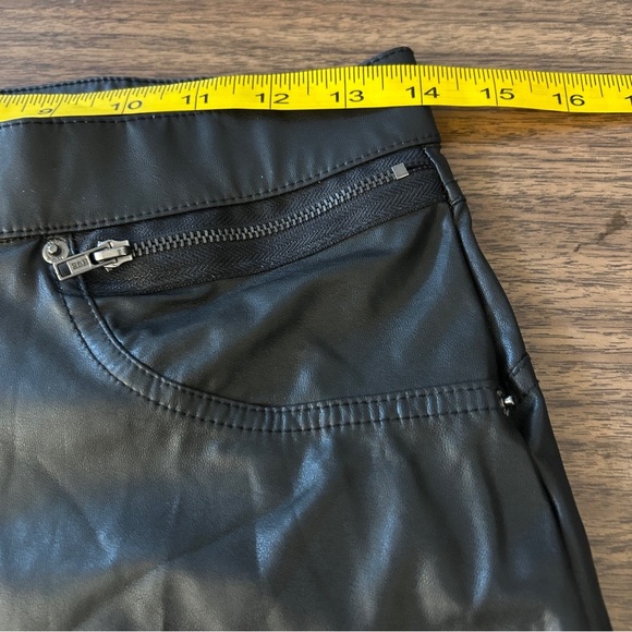 HUE Glossy Black Leggings - Picture 6 of 9